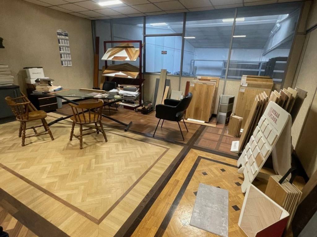 locale commerciale in vendita a Cinisello Balsamo in zona Robecco