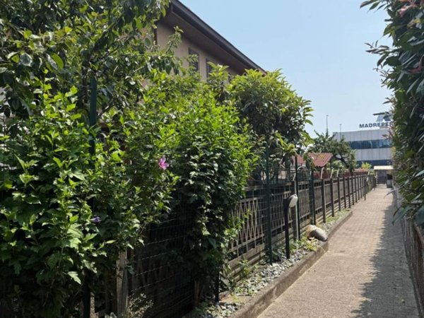 casa indipendente in vendita a Cinisello Balsamo in zona Campo dei Fiori