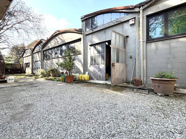 locale commerciale in vendita a Cinisello Balsamo in zona Robecco