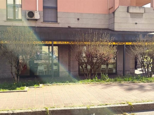 negozio in vendita a Cinisello Balsamo in zona Robecco