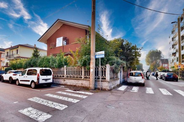 casa indipendente in vendita a Cinisello Balsamo