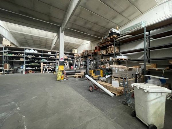 locale commerciale in vendita a Cinisello Balsamo in zona Bettola