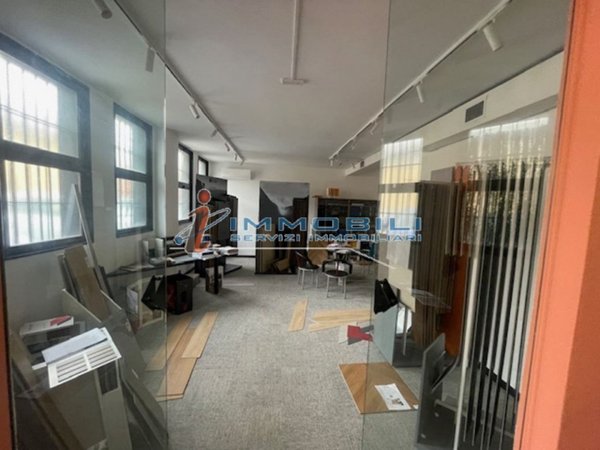 locale di sgombero in vendita a Cinisello Balsamo