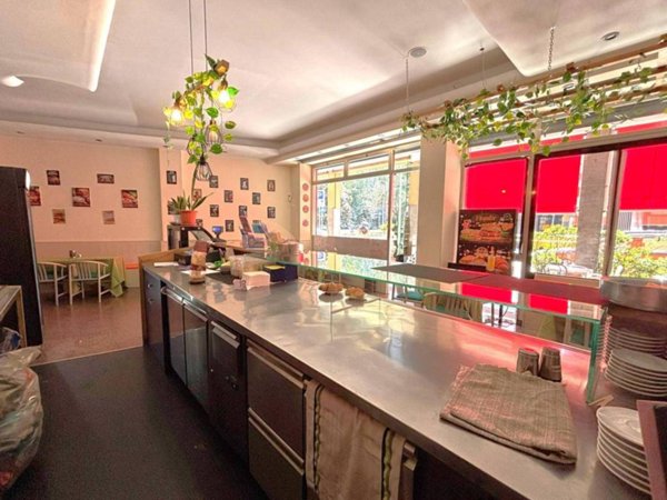 negozio in vendita a Cinisello Balsamo in zona Robecco