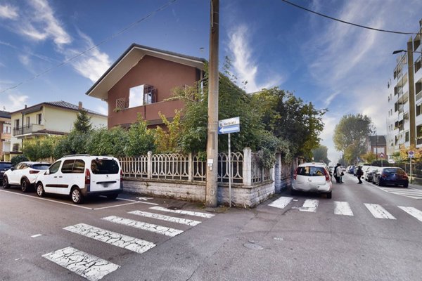 casa indipendente in vendita a Cinisello Balsamo