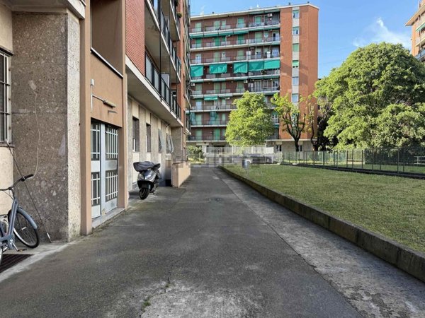 locale di sgombero in vendita a Cinisello Balsamo