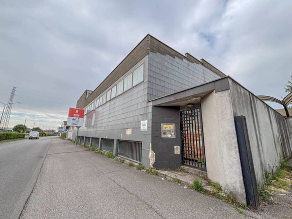 locale commerciale in vendita a Cinisello Balsamo