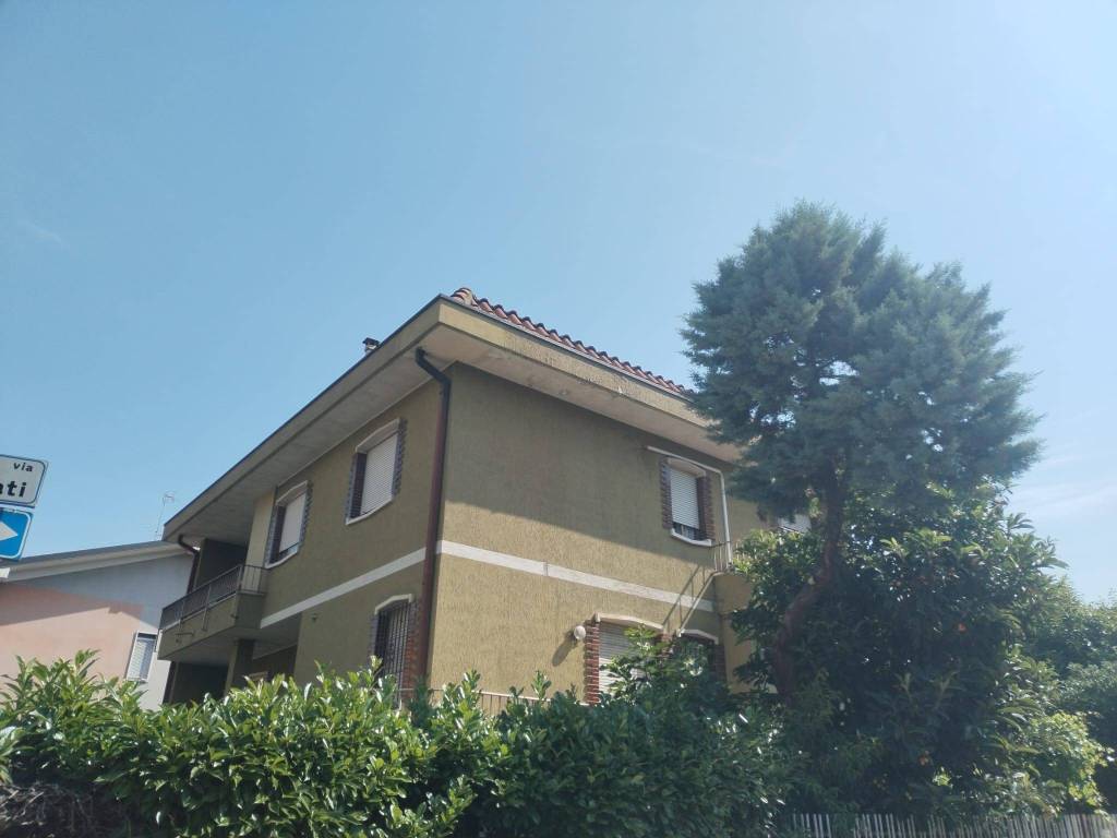 casa indipendente in vendita a Cinisello Balsamo in zona Robecco