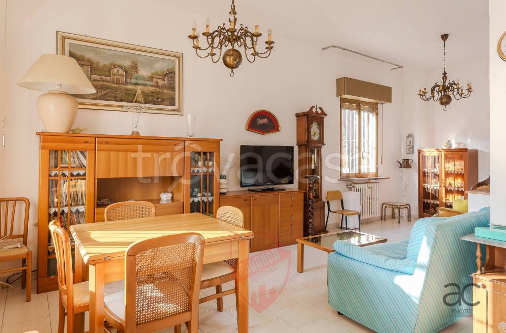 casa indipendente in vendita a Cinisello Balsamo in zona Sant'Eusebio