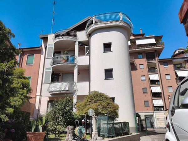 intera palazzina in vendita a Cinisello Balsamo in zona Robecco