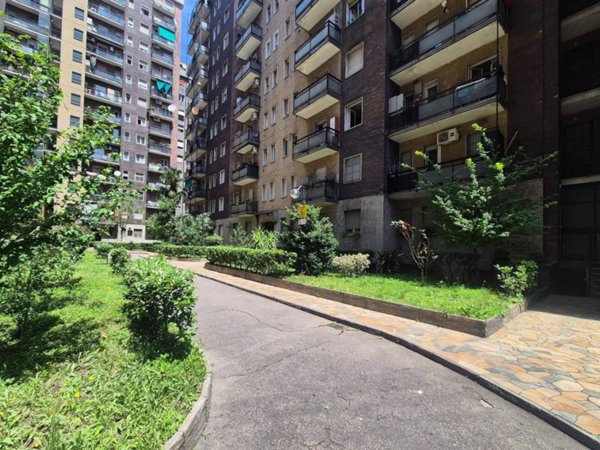 appartamento in vendita a Cinisello Balsamo in zona Robecco