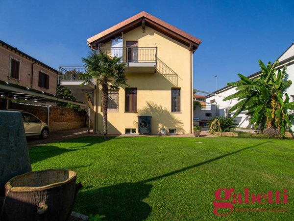 casa indipendente in vendita a Cinisello Balsamo in zona Bettola