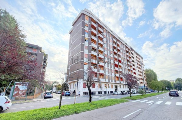 appartamento in vendita a Cinisello Balsamo in zona Crocetta