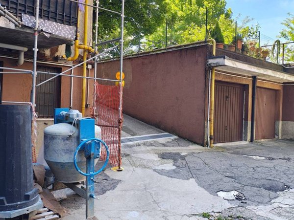 negozio in vendita a Cinisello Balsamo in zona Robecco
