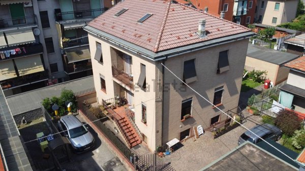 casa indipendente in vendita a Cinisello Balsamo in zona Robecco