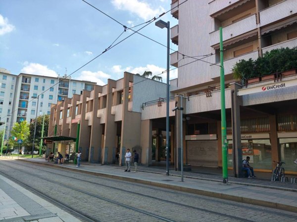locale commerciale in vendita a Cinisello Balsamo