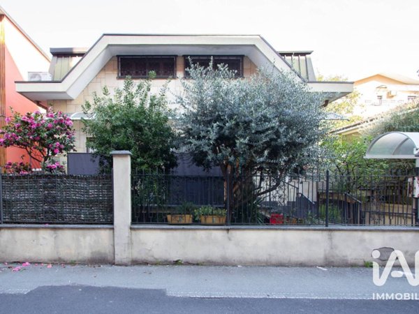 casa indipendente in vendita a Cinisello Balsamo in zona Campo dei Fiori