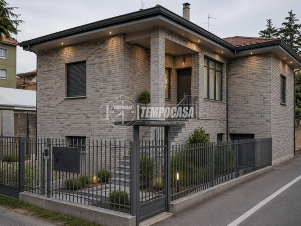 casa indipendente in vendita a Cinisello Balsamo in zona Campo dei Fiori