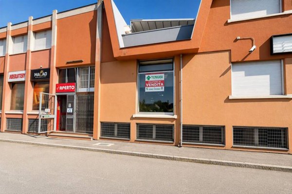 negozio in vendita a Cinisello Balsamo in zona Robecco