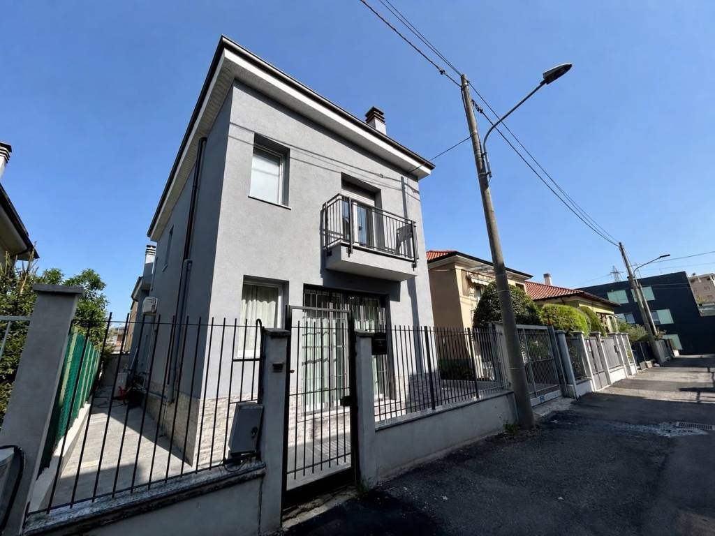 casa indipendente in vendita a Cinisello Balsamo