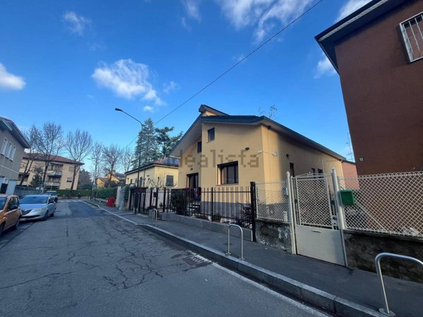 casa indipendente in vendita a Cinisello Balsamo in zona Robecco