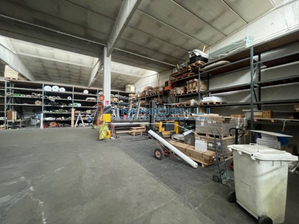 locale commerciale in vendita a Cinisello Balsamo