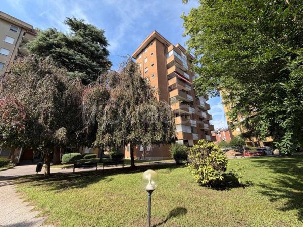 appartamento in vendita a Cinisello Balsamo in zona Robecco