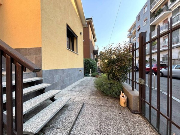 casa indipendente in vendita a Cinisello Balsamo in zona Robecco