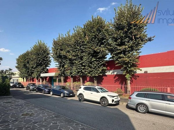 locale commerciale in vendita a Cinisello Balsamo in zona Robecco