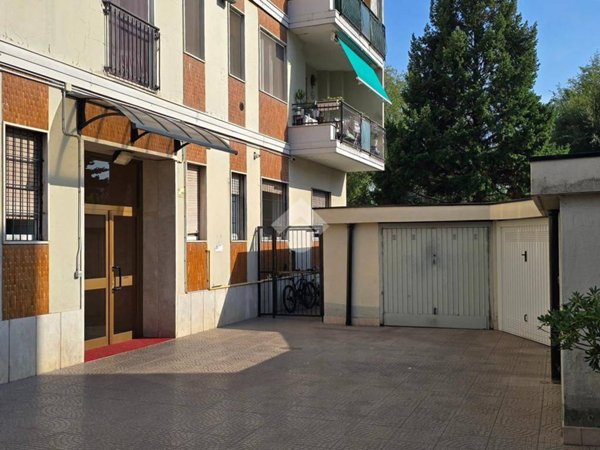 appartamento in vendita a Cinisello Balsamo in zona Robecco