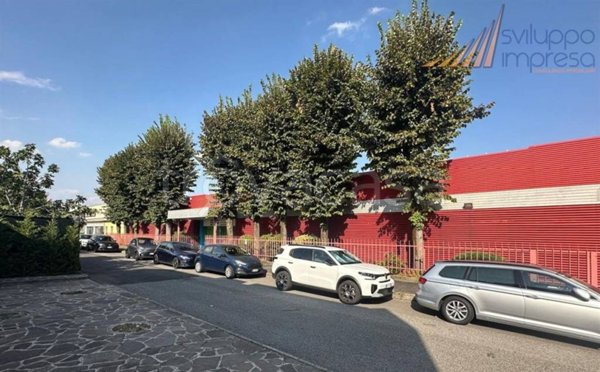 locale commerciale in vendita a Cinisello Balsamo in zona Robecco