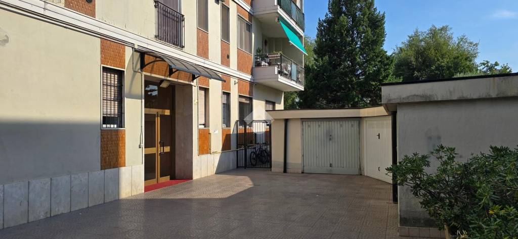 appartamento in vendita a Cinisello Balsamo in zona Crocetta