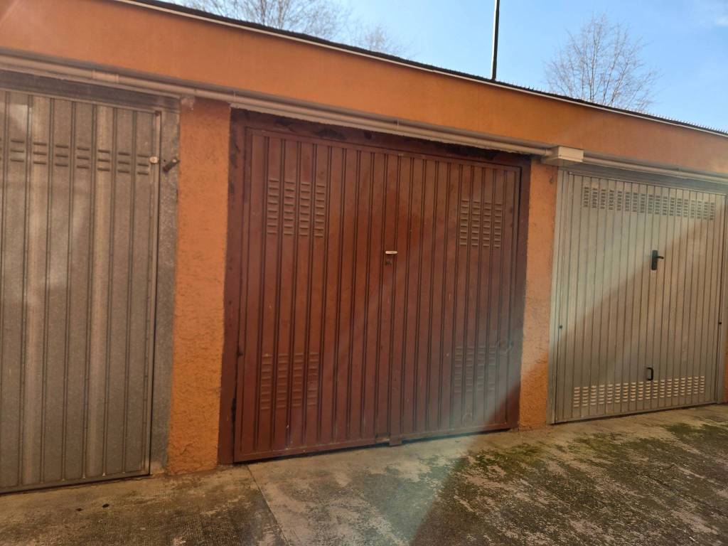 box auto in vendita a Cinisello Balsamo in zona Robecco