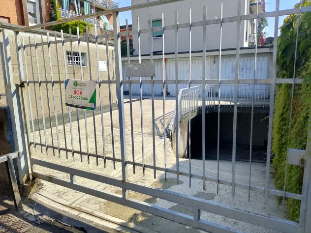 box auto in vendita a Cinisello Balsamo