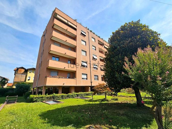 appartamento in vendita a Cinisello Balsamo in zona Robecco