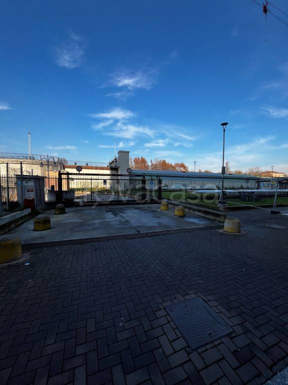 box auto in vendita a Cinisello Balsamo in zona Crocetta
