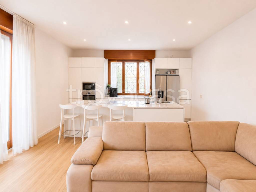 casa indipendente in vendita a Cinisello Balsamo in zona Bettola