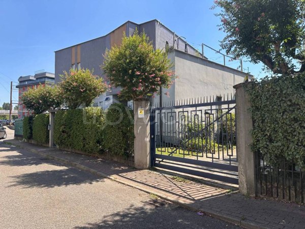 casa indipendente in vendita a Cinisello Balsamo in zona Bettola