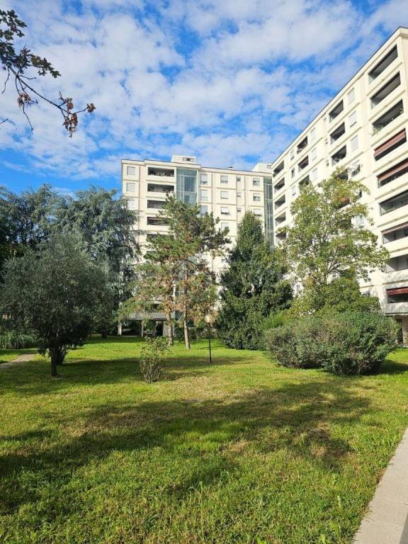 appartamento in vendita a Cinisello Balsamo in zona Campo dei Fiori