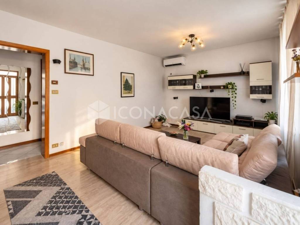 casa indipendente in vendita a Cinisello Balsamo in zona Bettola