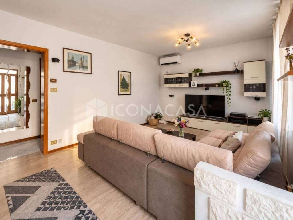casa indipendente in vendita a Cinisello Balsamo in zona Bettola
