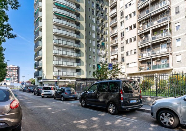 appartamento in vendita a Cinisello Balsamo in zona Villa Rachele