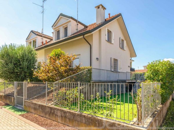 casa indipendente in vendita a Cisliano