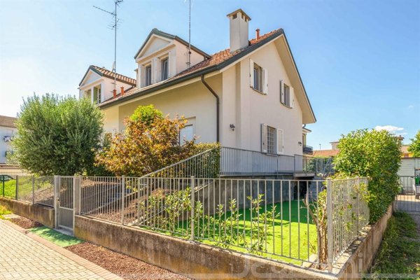 casa indipendente in vendita a Cisliano