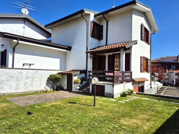 casa indipendente in vendita a Cisliano in zona Cascina Scanna