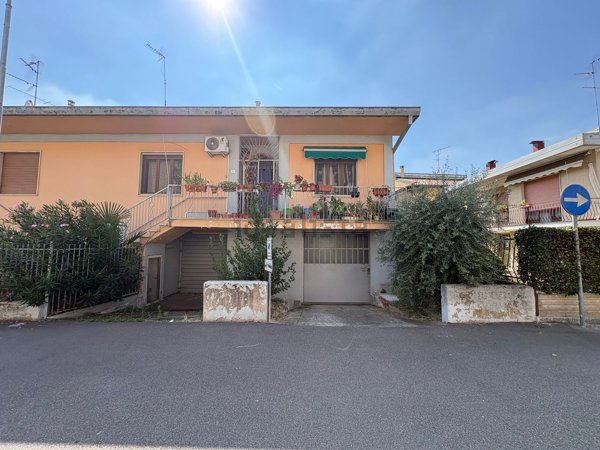 casa indipendente in vendita a Cisliano in zona Cascina Scanna