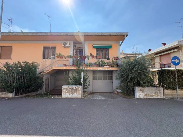 casa indipendente in vendita a Cisliano in zona Cascina Scanna