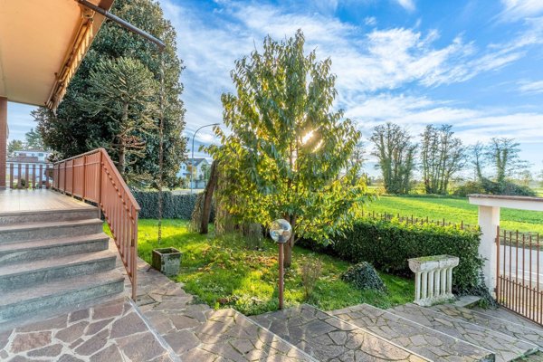 casa indipendente in vendita a Cisliano in zona Cascina Scanna