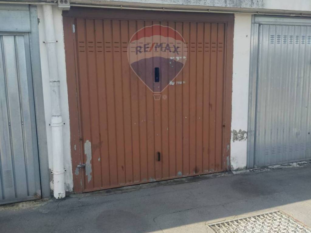 locale di sgombero in vendita a Cologno Monzese in zona San Maurizio al Lambro