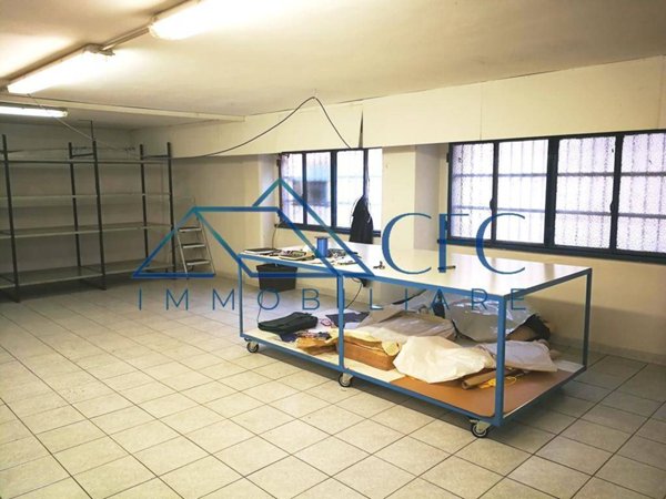 locale commerciale in vendita a Cologno Monzese in zona San Maurizio al Lambro